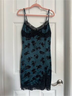 motel kasila mini dress black daisy flock Daisy Bodycon Dress in Black Daisy White Embro